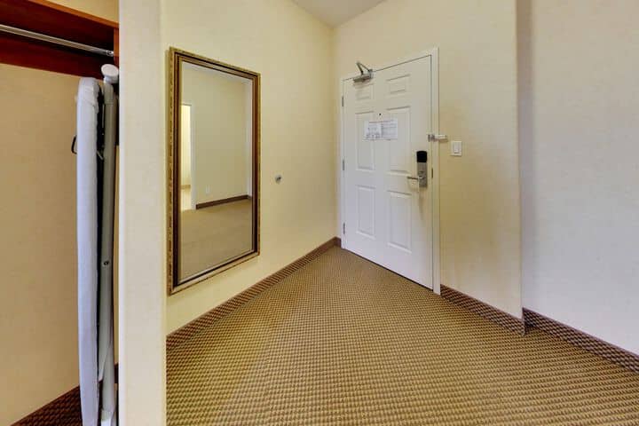 Room 11 of 108