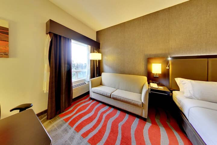 Room 13 of 108