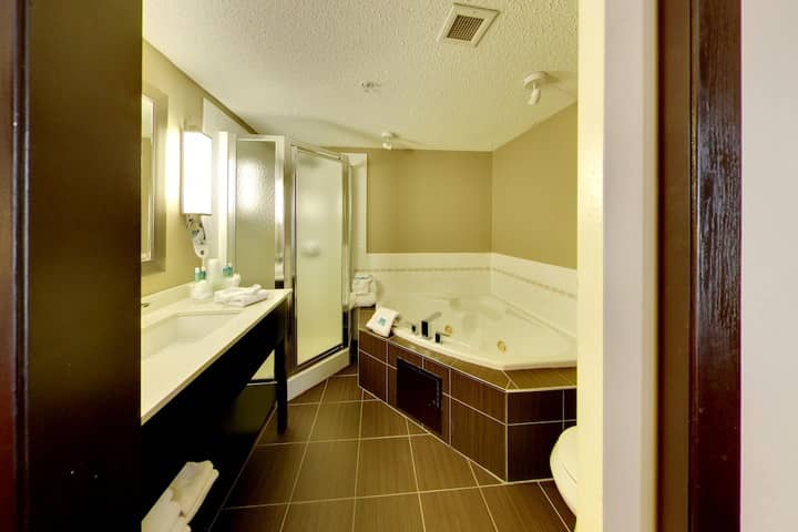 Room 25 of 108