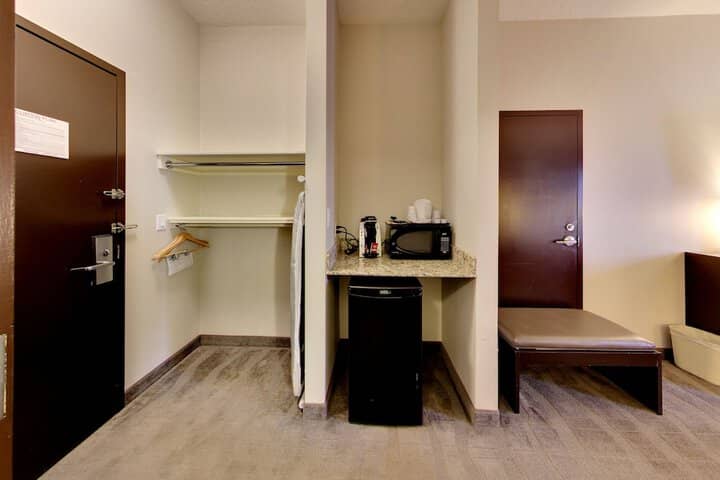 Room 34 of 108