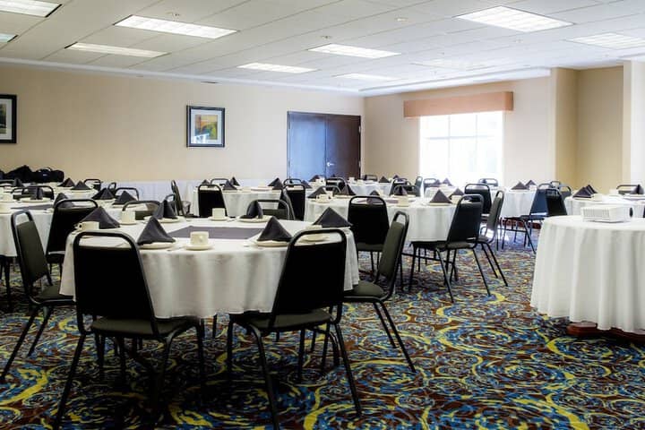 Ballroom/Hall 98 of 108